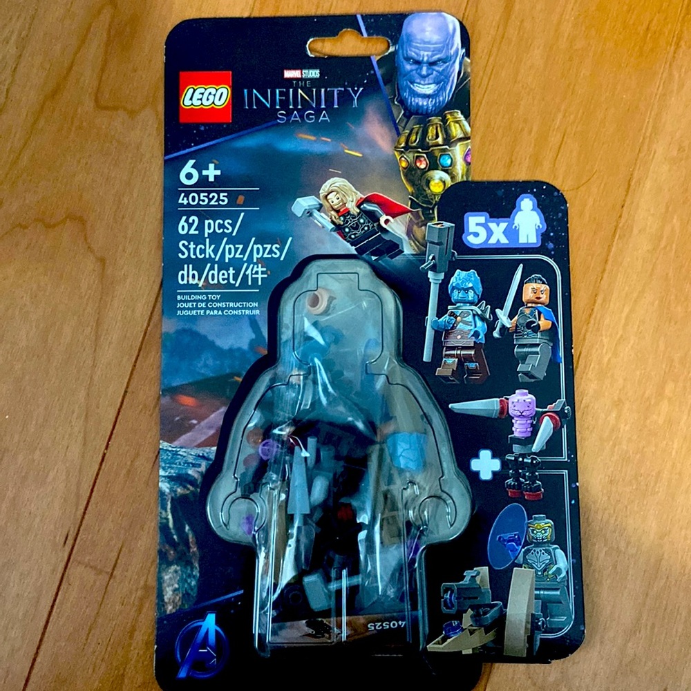 New in packaging LEGO (40525) Infinity Saga mini figures